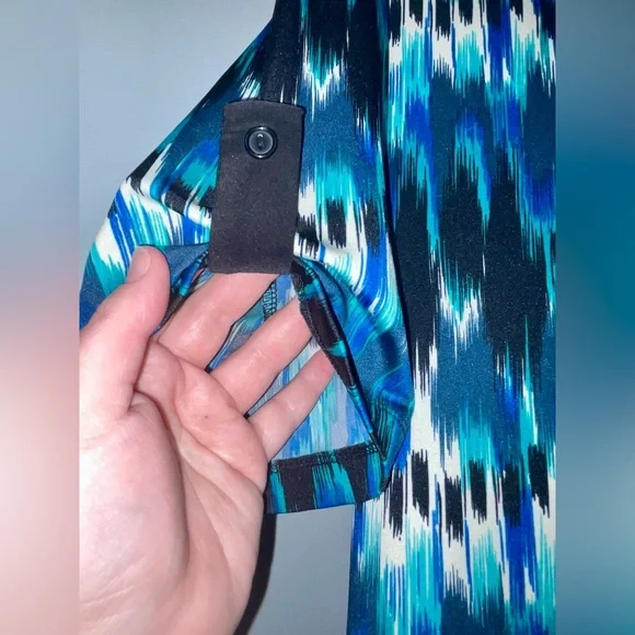 PerSeption Concept Abstract Top - Blue/Green/White/Black - Size Large - Picture 7 of 11